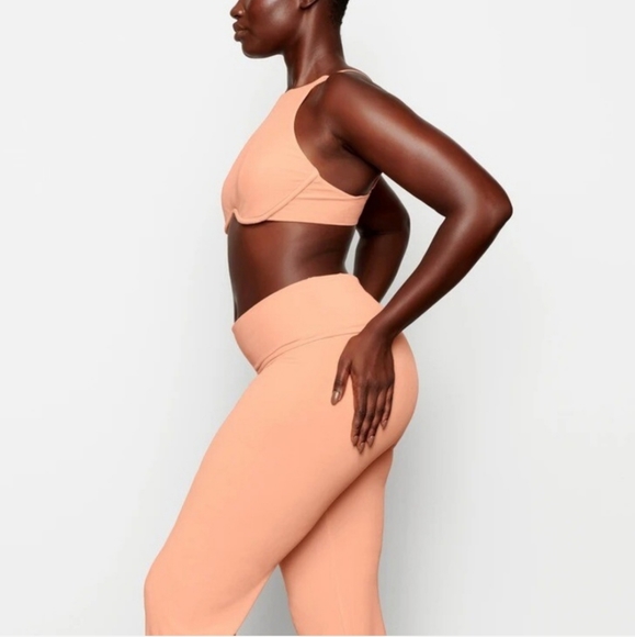 SKIMS Soft Lounge Underwire High Neck Bra Peach XXS - Picture 4 of 4